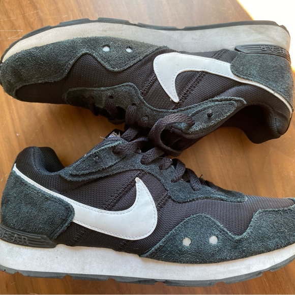 Nike Sneakers - Picture 4 of 6